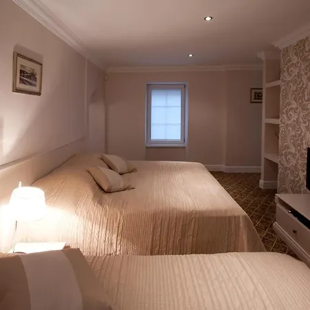 Real House Aparthotel