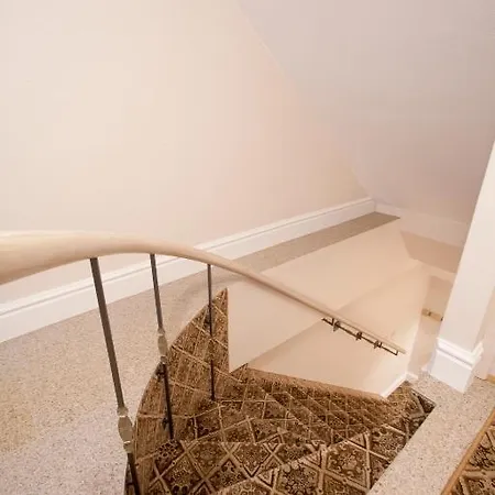 Real House Aparthotel