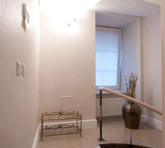 Real House Aparthotel