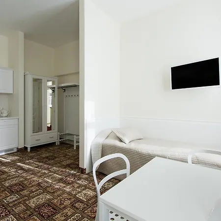 Real House Aparthotel 3*