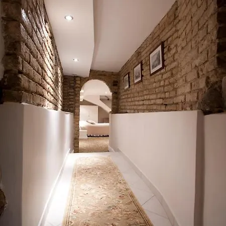 Real House Aparthotel 3*