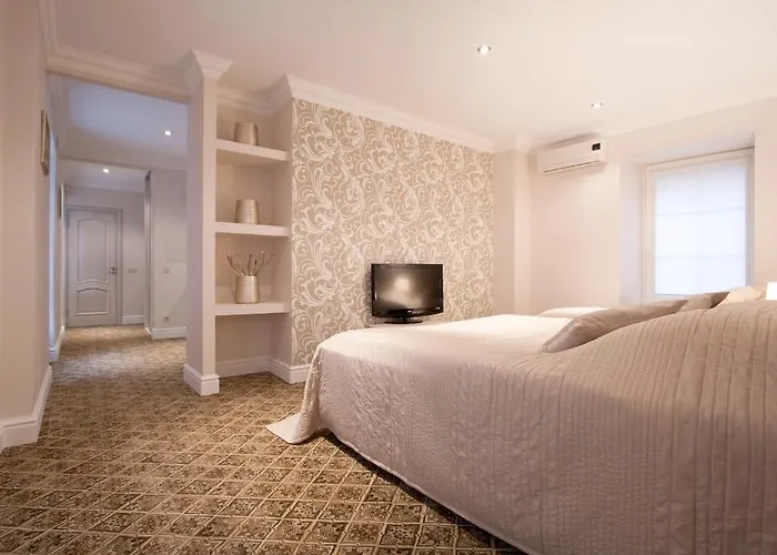 Real House Aparthotel 3*