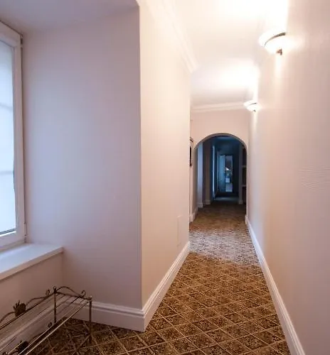 Aparthotel Real House 3*