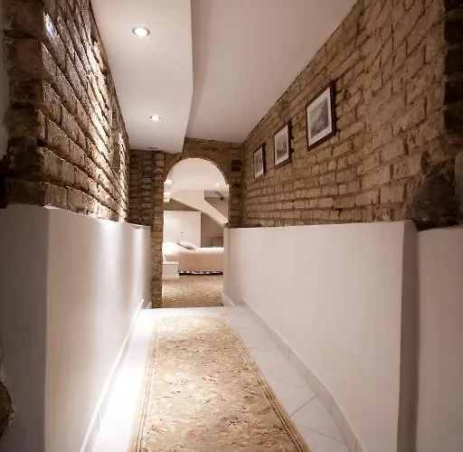 Real House Apartmanhotel 3*