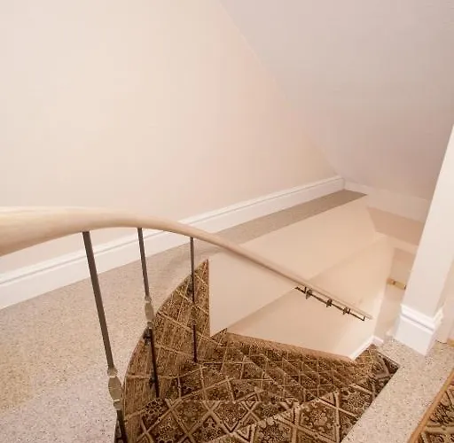 Real House Aparthotel