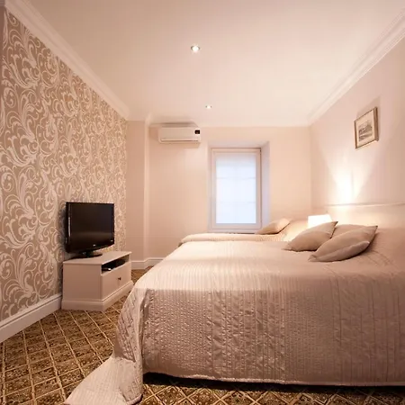 Real House Apartmanhotel