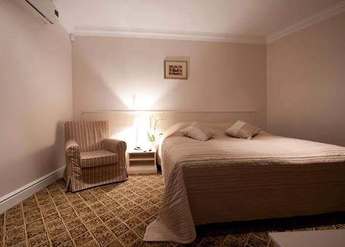 Real House Apartmanhotel 3*