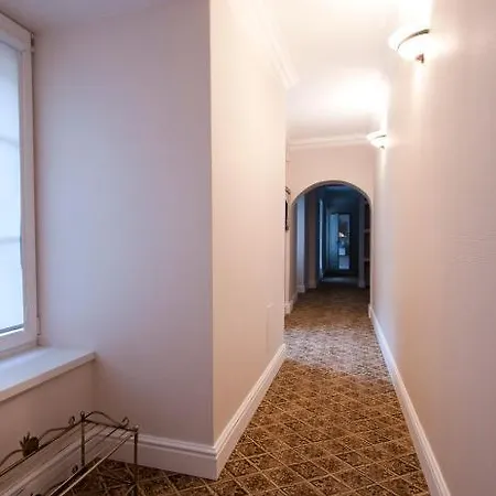 Apart-hotel Real House 3*
